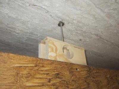 sistema di fissaggio distanziato dal soffitto