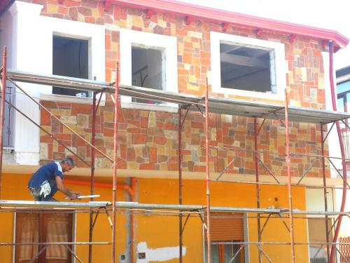 fase-di-montaggio-rivestimento-in-polistirolo-indurito 14822415860 o