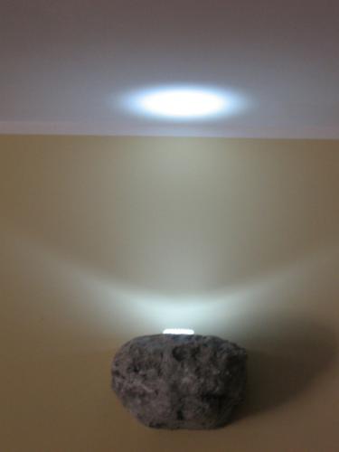 lampada in finta pietra 
