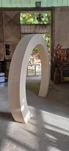 Arco tondo scatolato cm 210x240ca €.300,00 verniciatura €.50,00 diviso in 4 parti